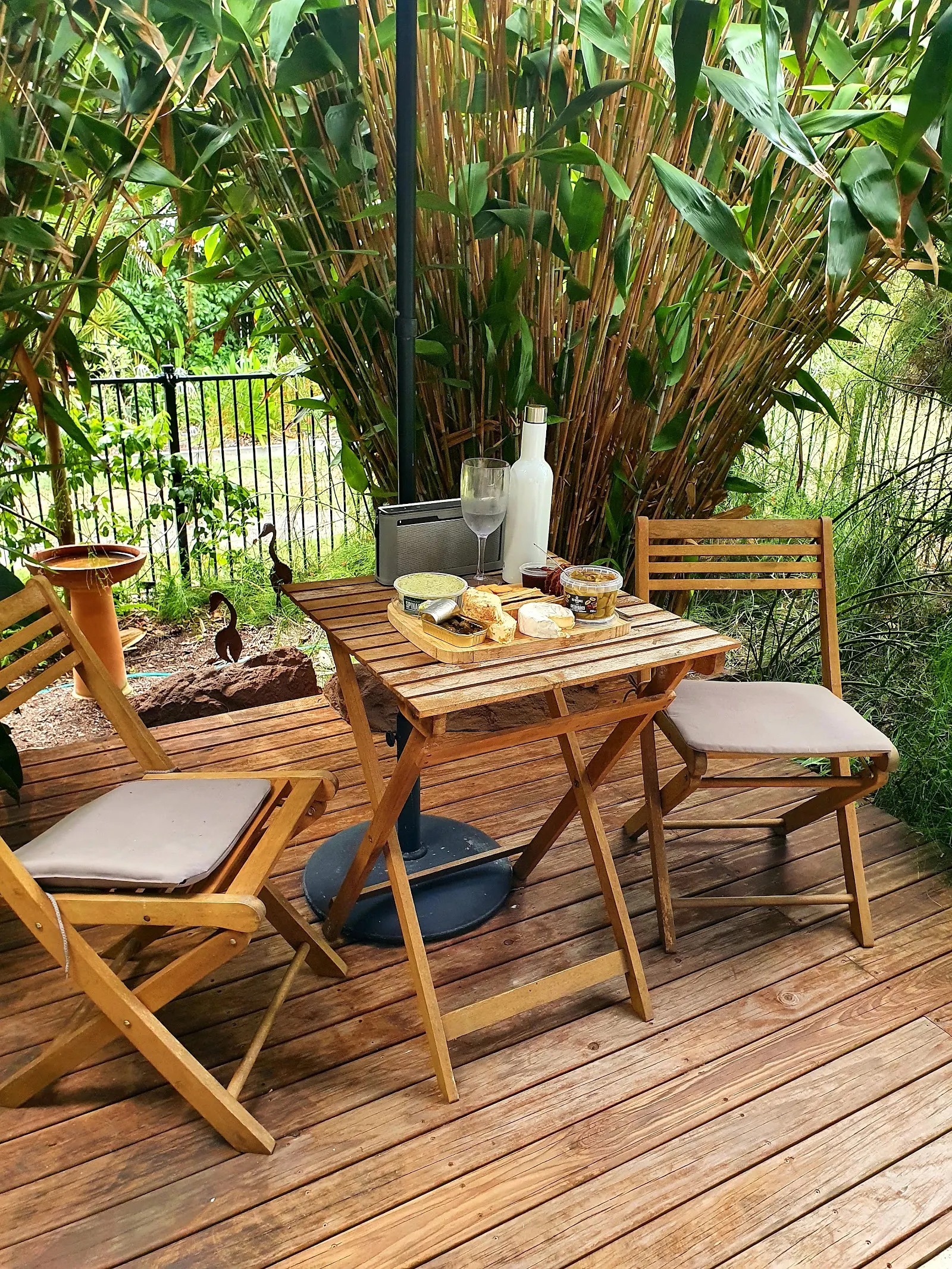 Little Green Cottage By The Sea - All bookings via Airbnb.