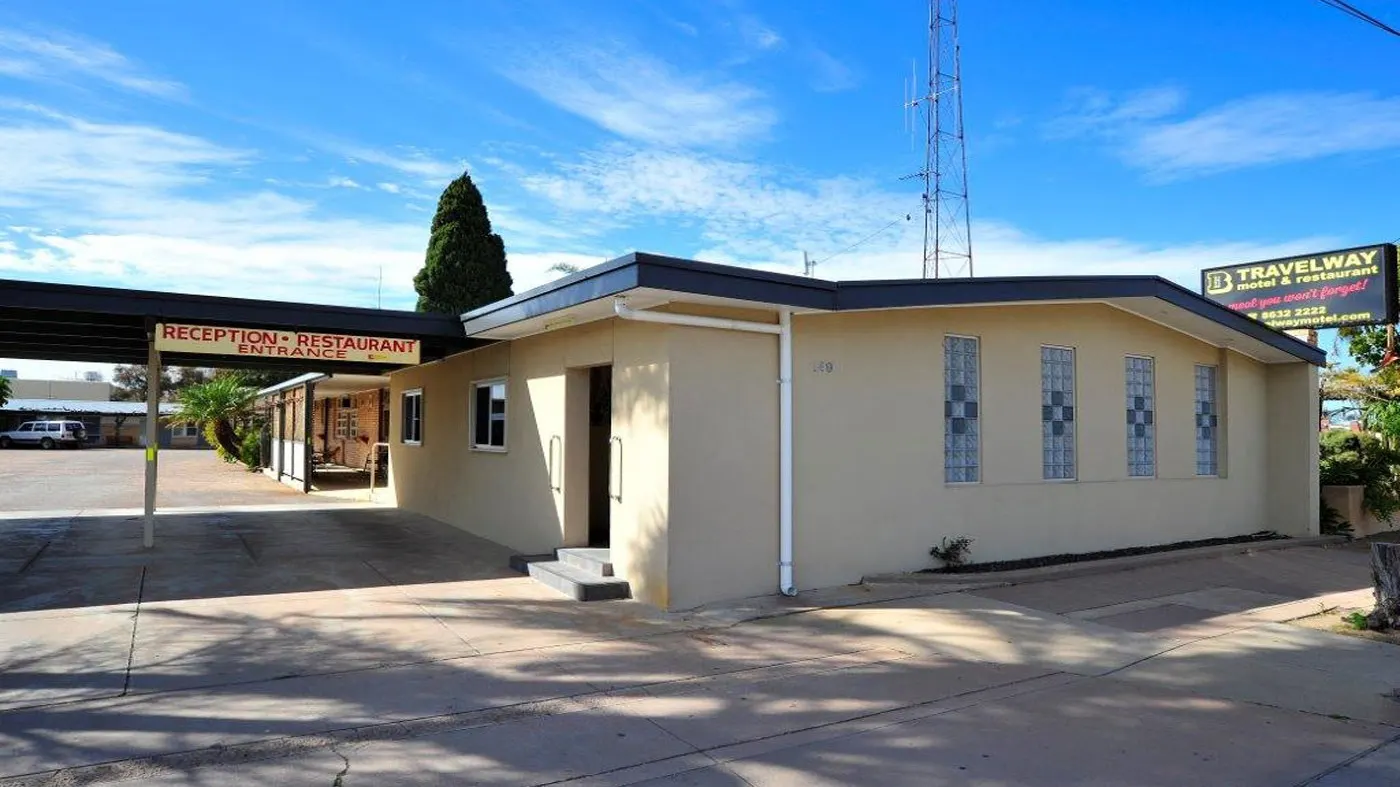 Travelway Motel