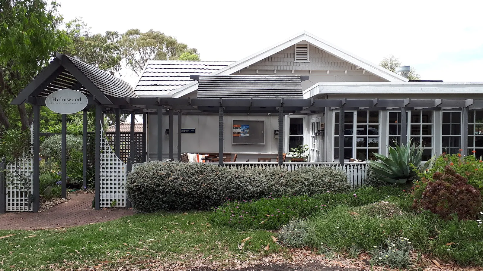 Holmwood Guest House & Spa Cottages