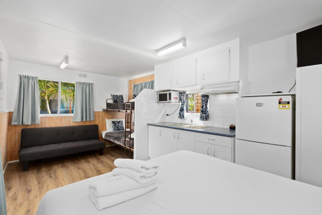 Pyramid Holiday Park - Budget Cabin - External Ensuite