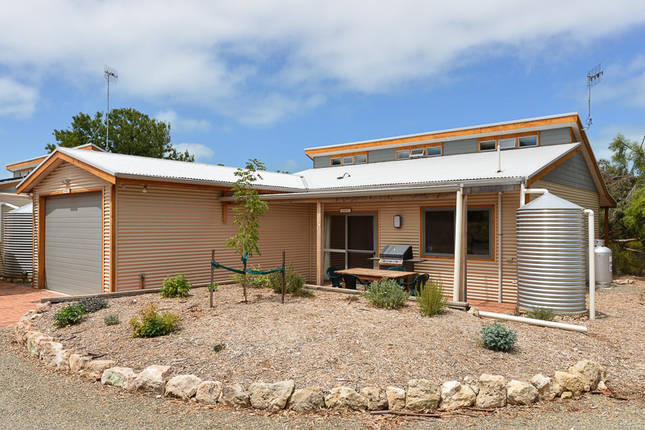 Bundalee Cabins- Pistachio cabin