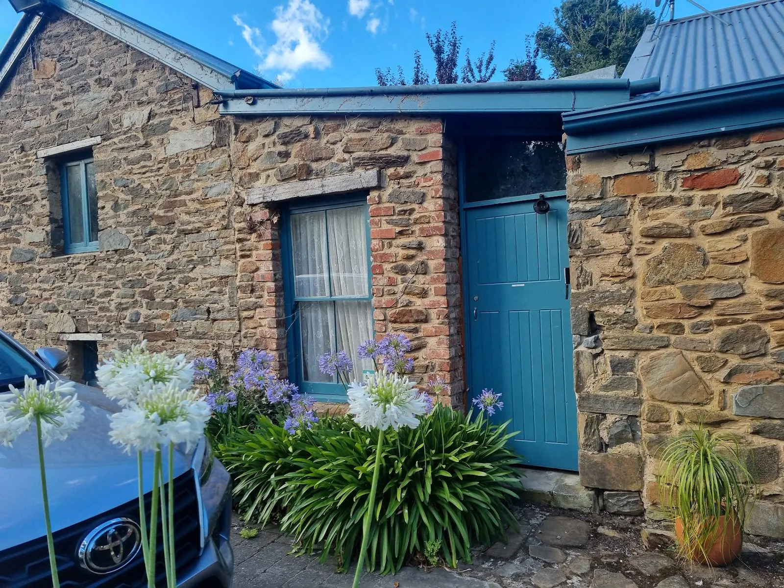 BAROSSA HILLS COTTAGES