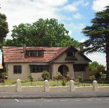 Colwyn House Bed & Breakfast 70 Bay Rd