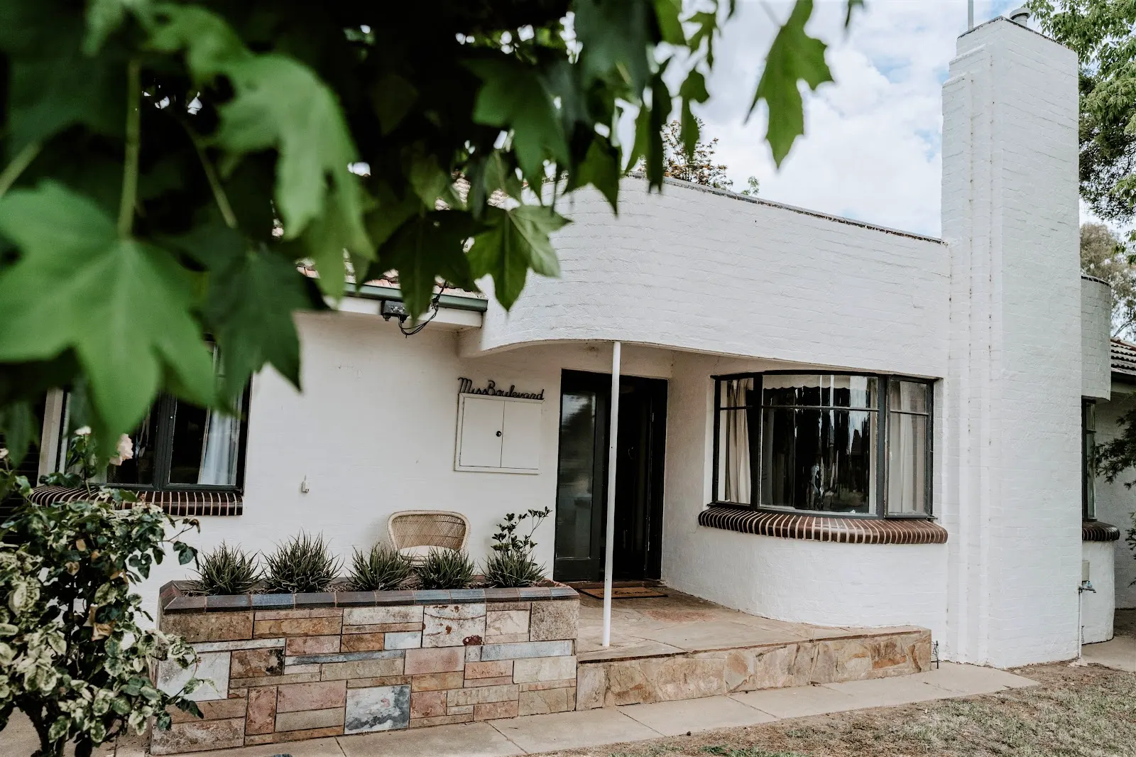 Miss Boulevard - Art Deco Accommodation Shepparton
