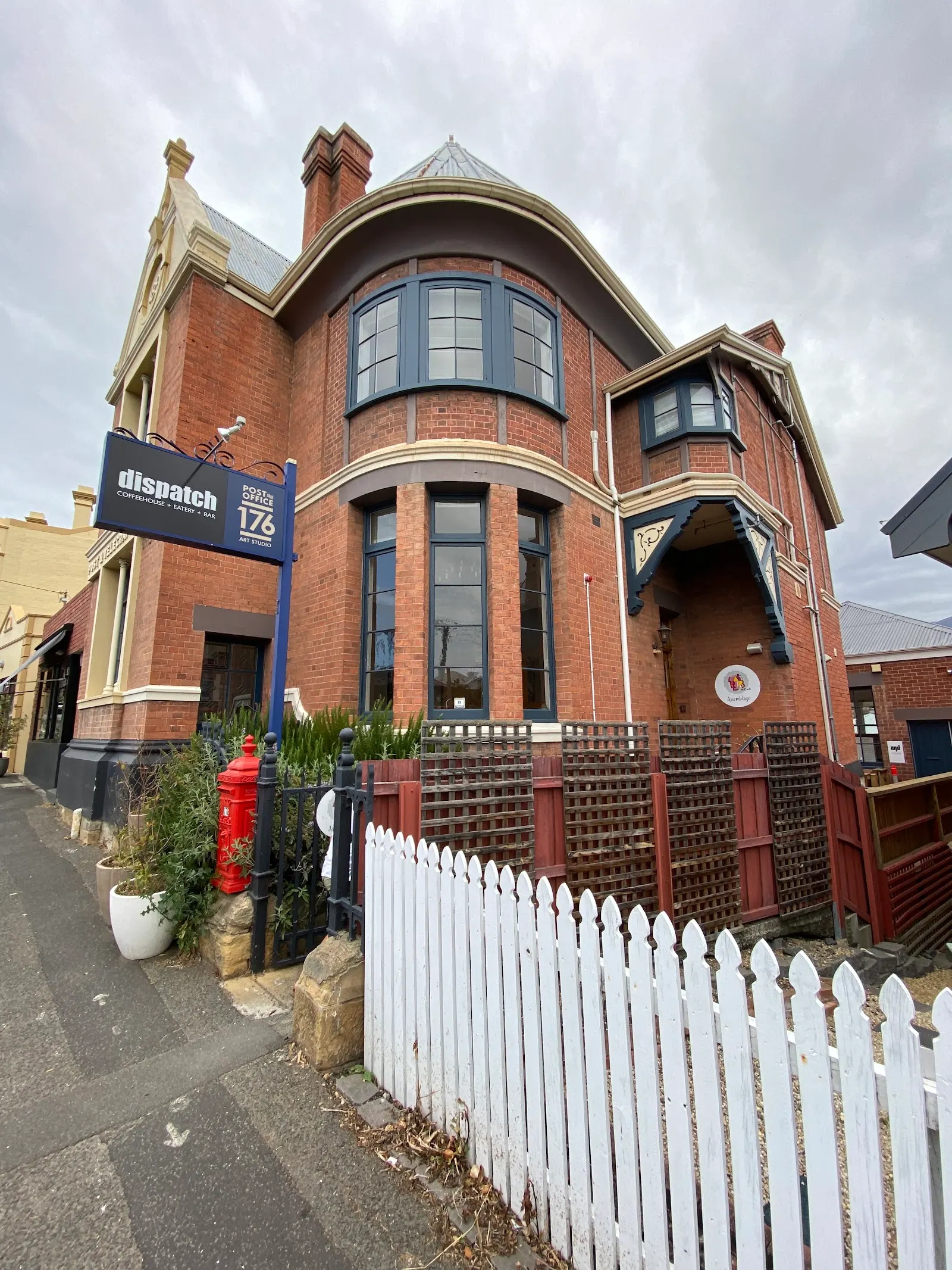Assemblage Boutique Art Bed & Breakfast
