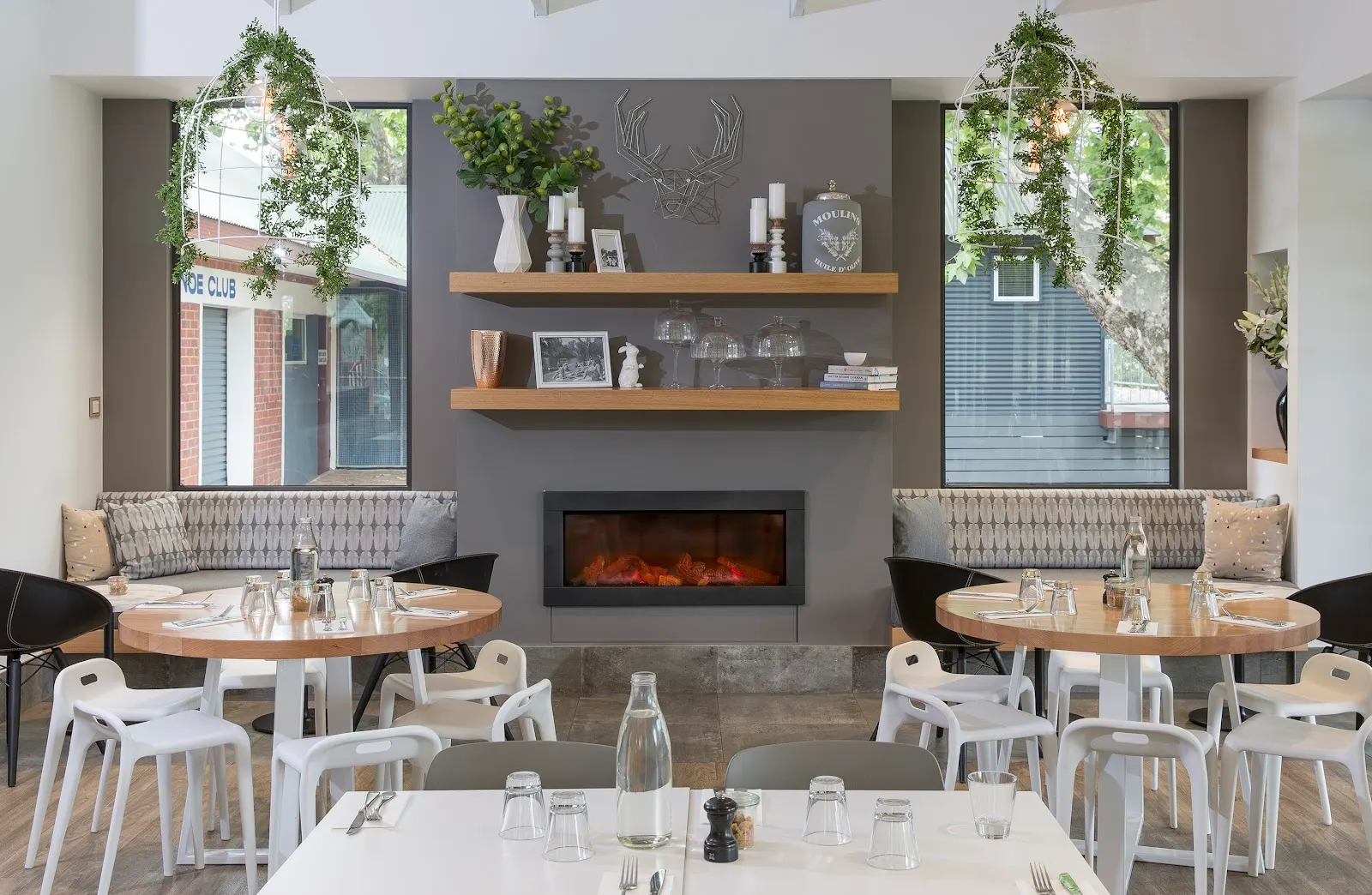 The River Deck Cafe