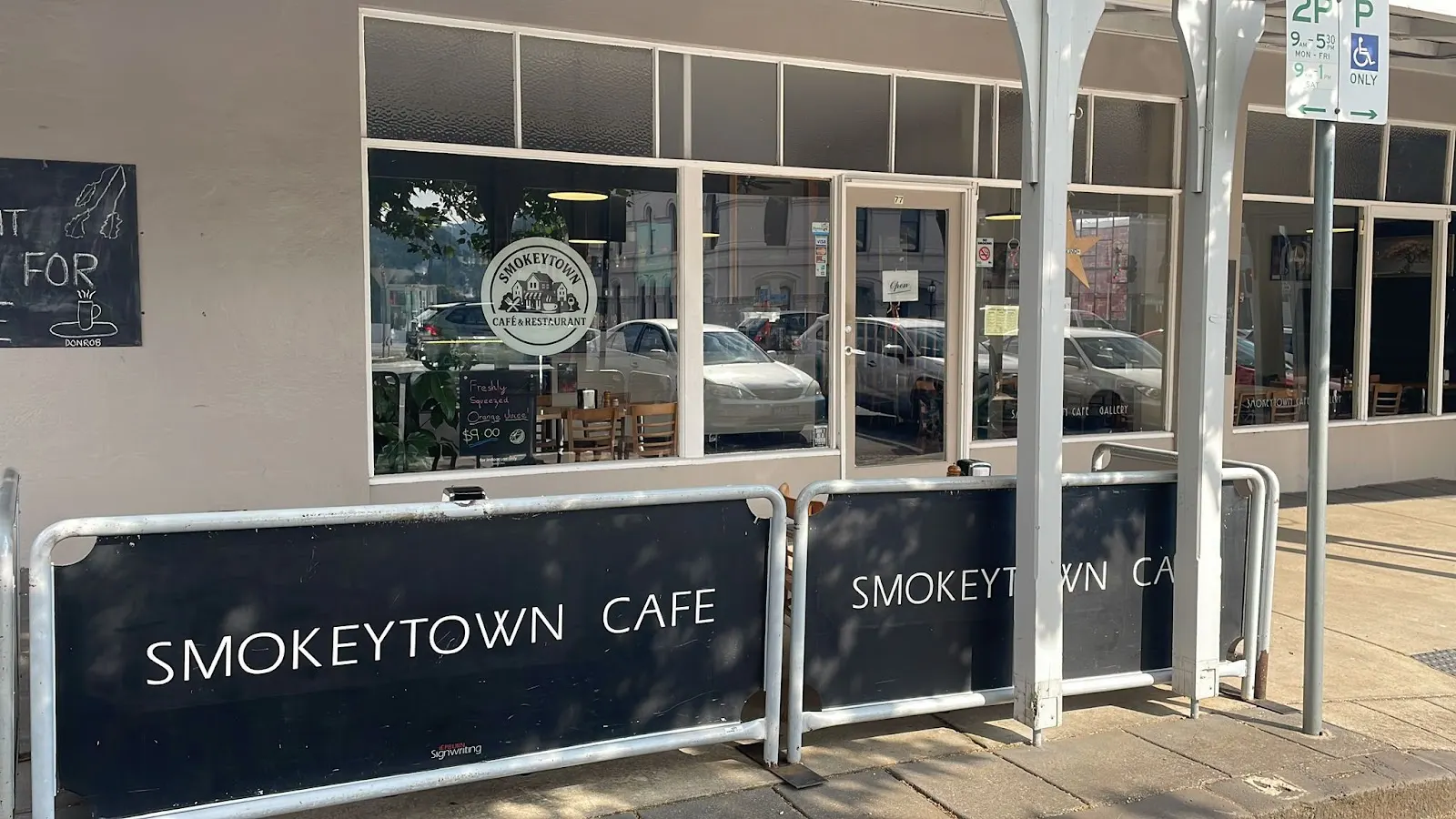 Smokeytown Cafe & Restaurant