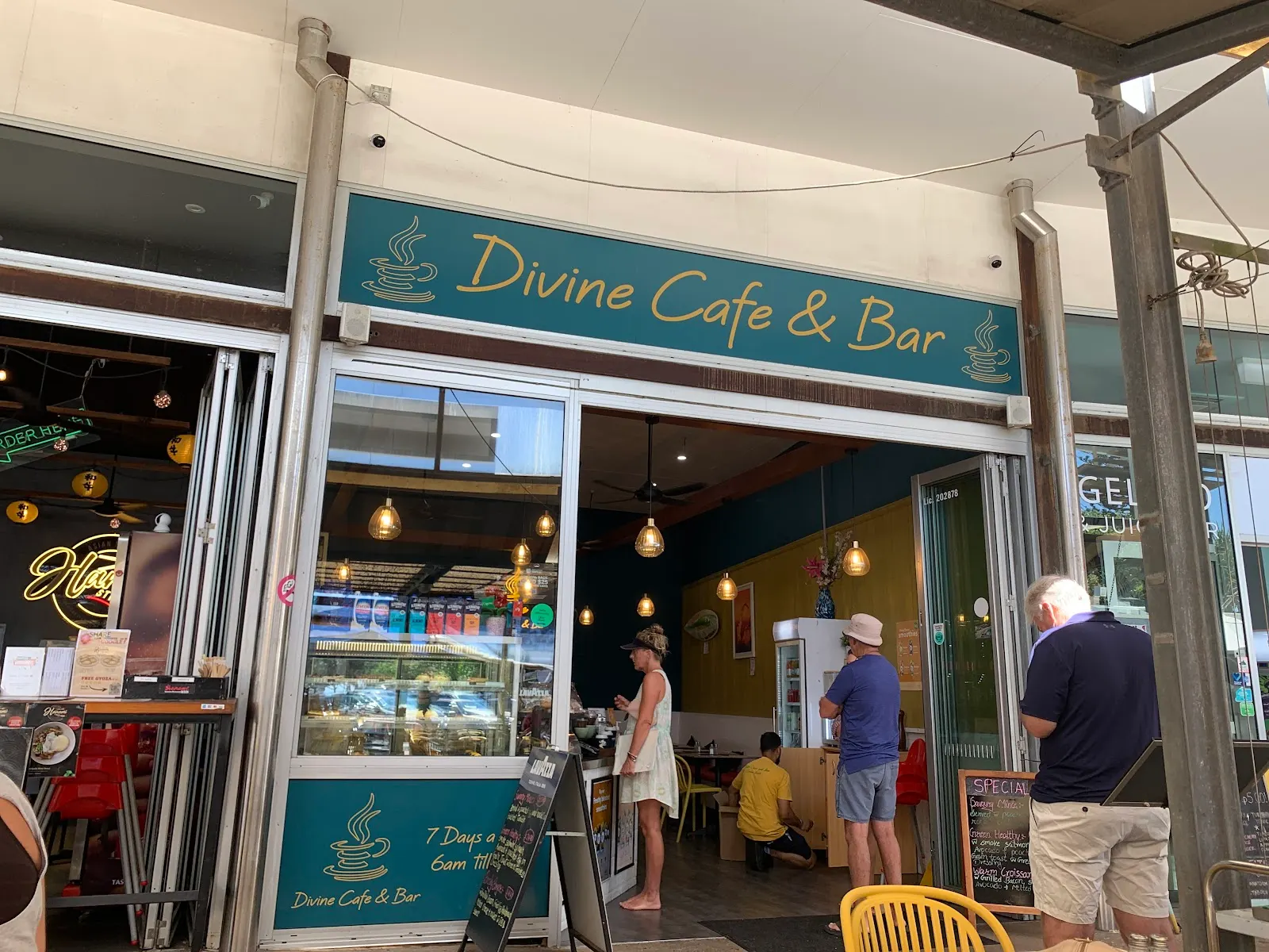 Divine Cafe & Bar