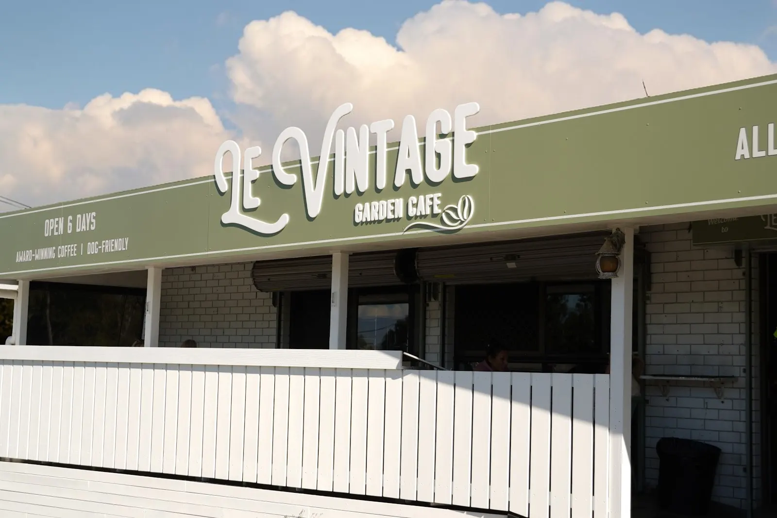 Le Vintage Cafe