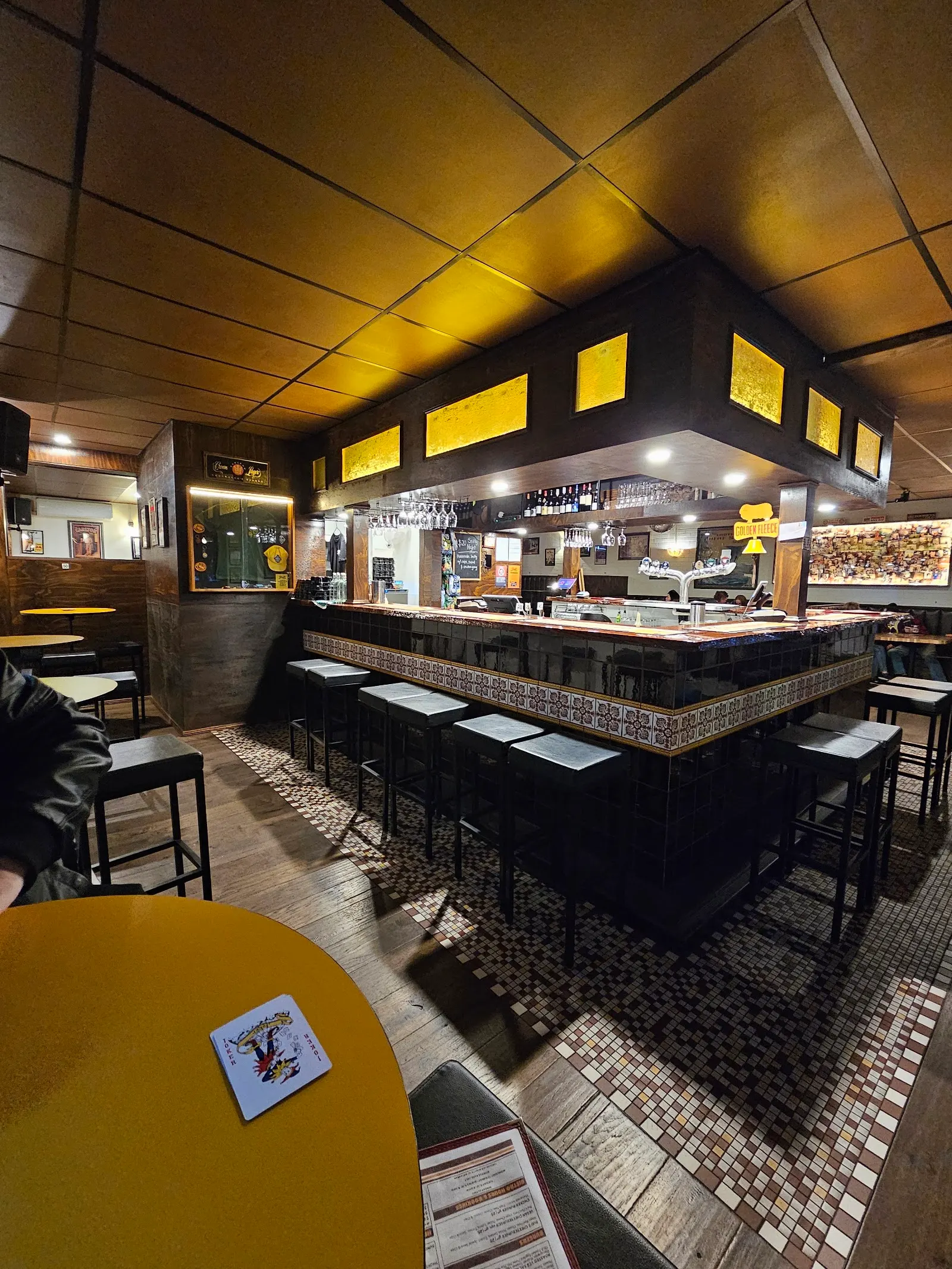 Bud's Tavern