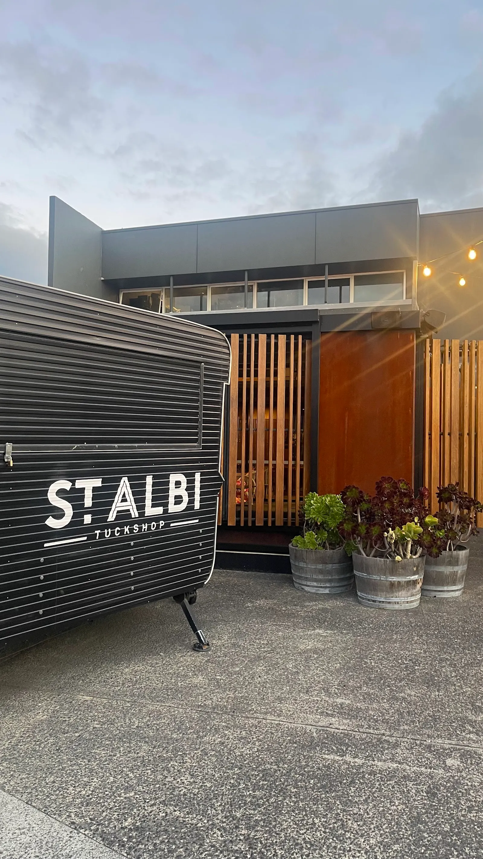 St. Albi Bar & Eatery