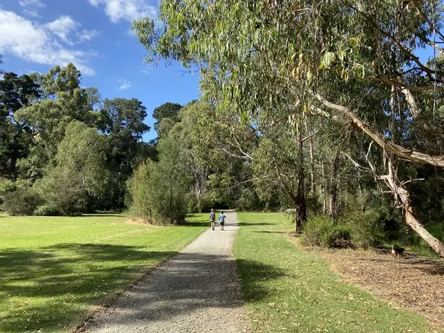 Koonung Creek Linear Park Dog Off Leash Area (Doncaster) dog park